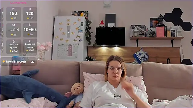 Girl_alone_home live sex cam