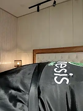 SophieCurves live sex cam