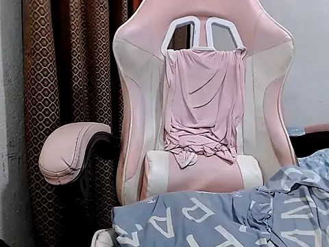 Mistress_Bigcockts live sex cam