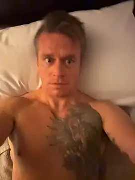 DILFiGuess1 live sex cam