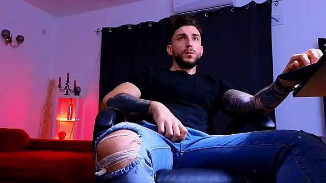 MightyAaron66 live sex cam