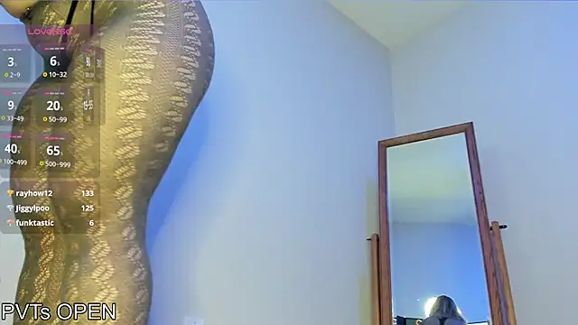 Peaches_N_Kreme live sex cam