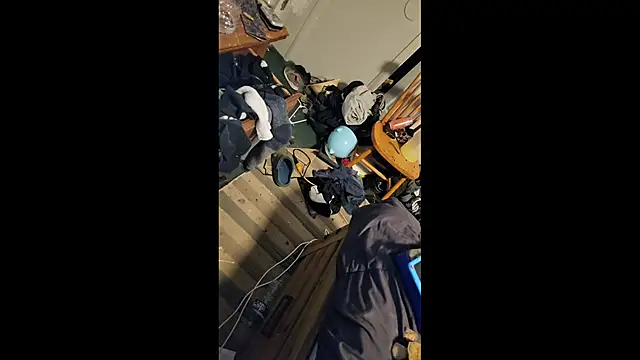 Bi_curious86 live sex cam