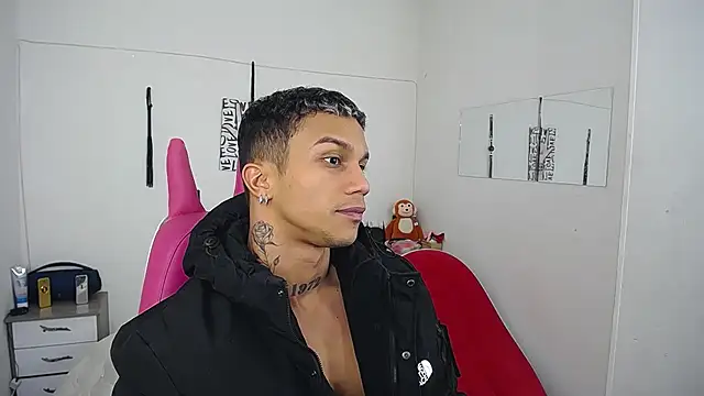 Leonard_Price live sex cam