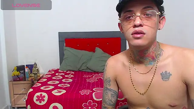 miawhithee live sex cam