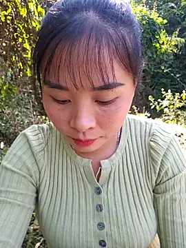 Squirrel-Pear live sex cam