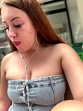 AndreaMood live sex cam