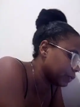 PrettahSantos live sex cam