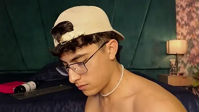 Aaron_Eze live sex cam