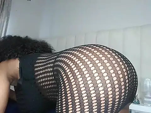 Bustygoddess32 live sex cam