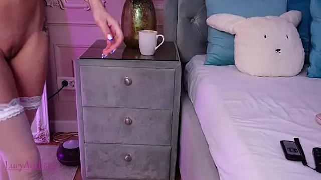 LucyAddison live sex cam