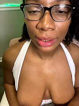 EatSweetMolly live sex cam