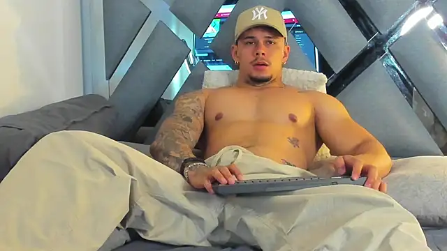 NoahhBrown live sex cam