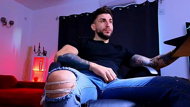 MightyAaron66 live sex cam