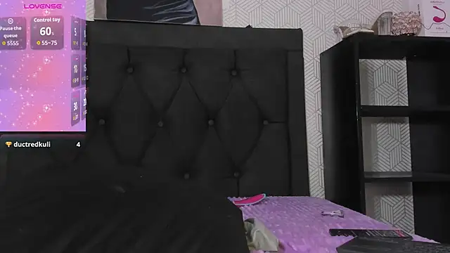 Selena_fox7 live sex cam