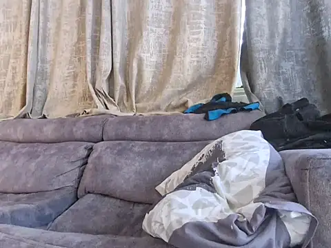 Alexis21821 live sex cam