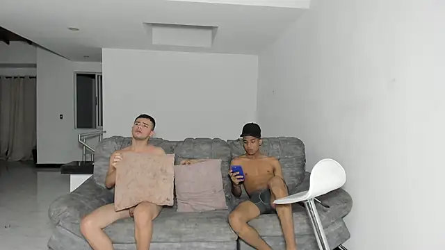 hotlittleones18 live sex cam