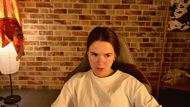 May_Bloom live sex cam