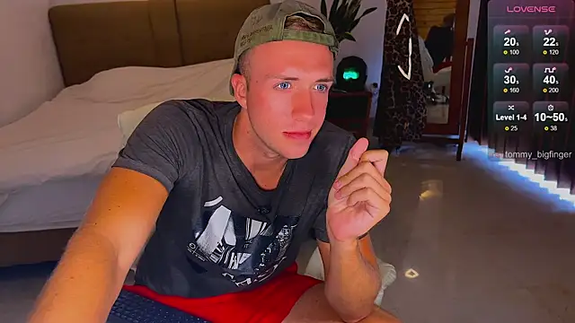 tommy_cumfinger live sex cam