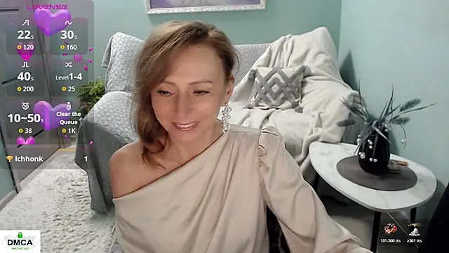 HornyMilf_777 live sex cam