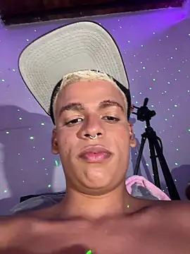 MrLeoLatino live sex cam