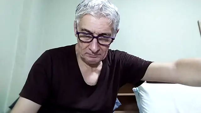 BIGUNCUTHARDCOCK live sex cam