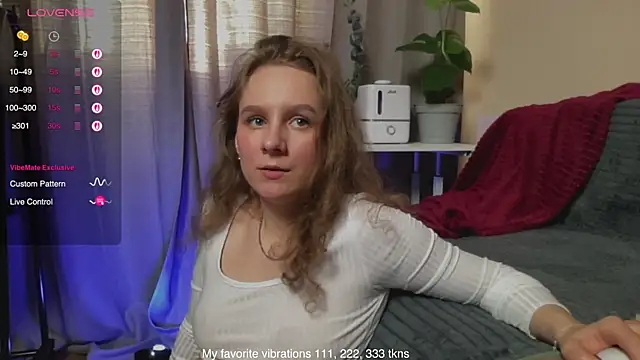 Hot_Thumbelina's Stripchat show and profile