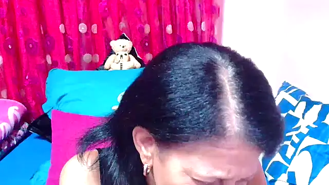 SLUTTYROXY live sex cam