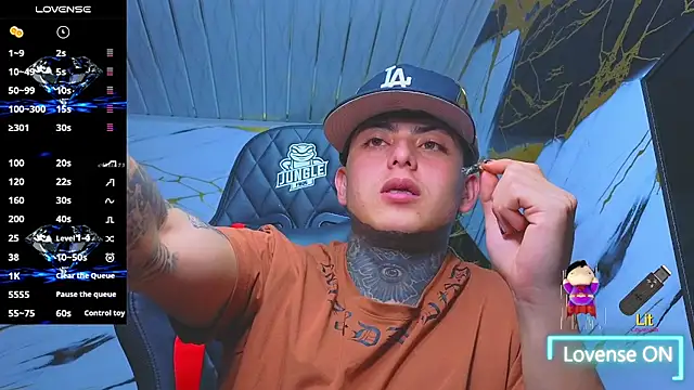 Kevin22_222 live sex cam