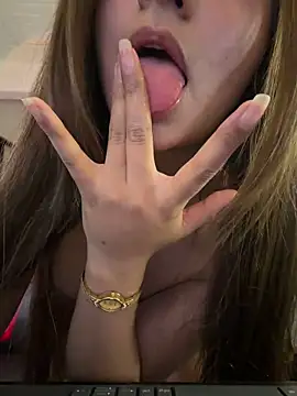 aly_golden_ live sex cam