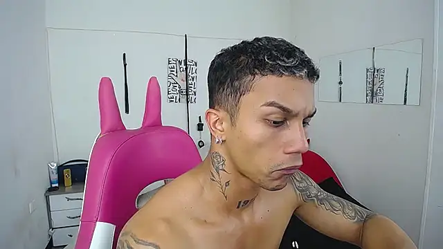 Leonard_Price live sex cam