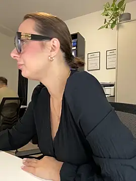 Hii_Lolla live sex cam