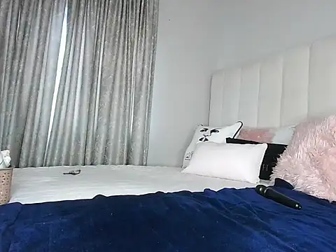 Bustygoddess32 live sex cam