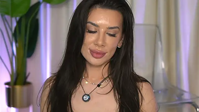 FoxieJullia live sex cam