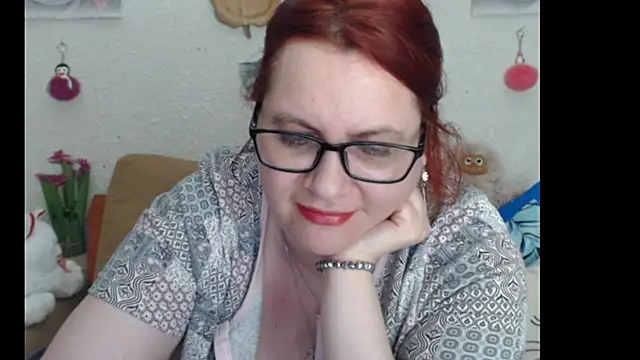 PlayfullMature live sex cam