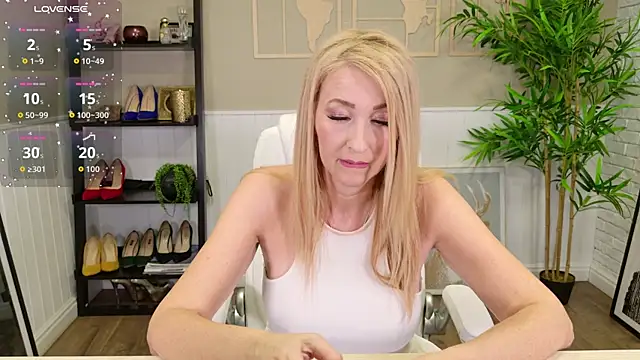 LadyLeea live sex cam