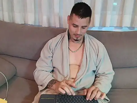 Milanthompson2025 live sex cam