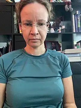 AnnikaRose live sex cam