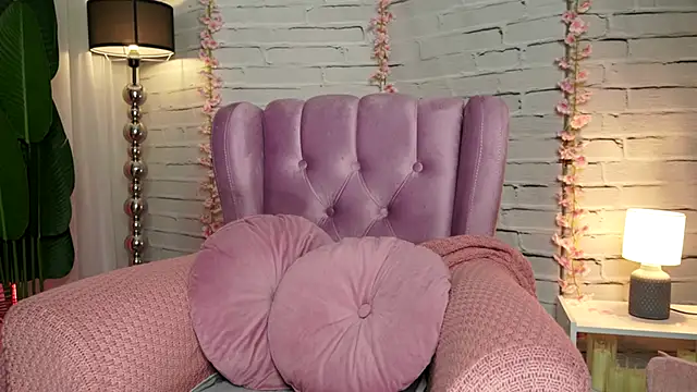 Milana_Sapphire live sex cam