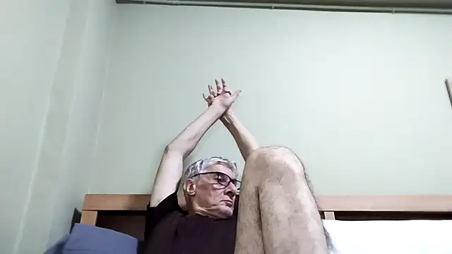 BIGUNCUTHARDCOCK live sex cam