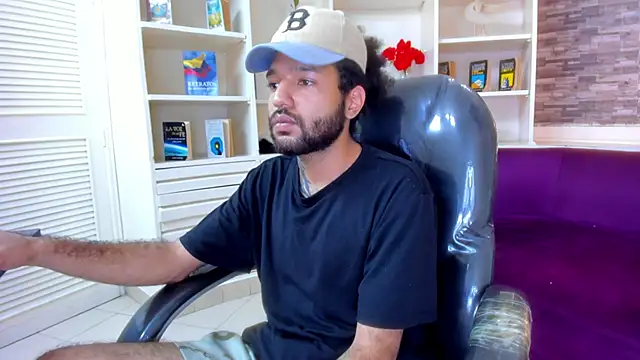 Hottie_Bear live sex cam