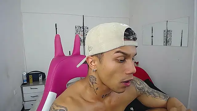 Leonard_Price live sex cam