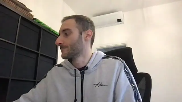 LukaShyGuy live sex cam