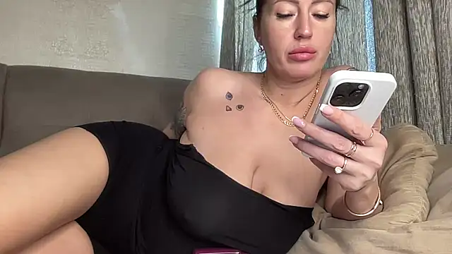 Avtosluts777 live sex cam