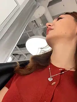 QuitieLia live sex cam