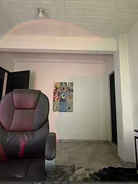 aly_golden_ live sex cam