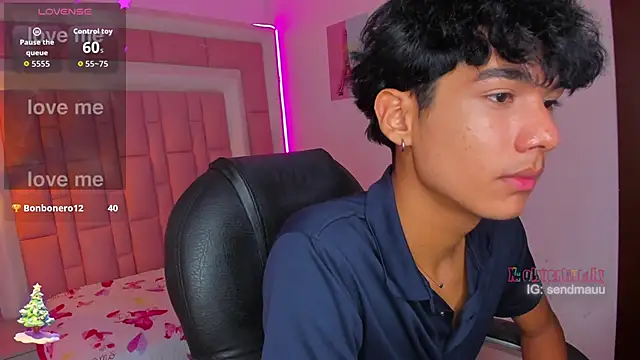 OliverTwinky live sex cam