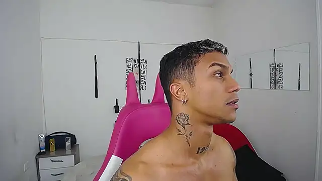 Leonard_Price live sex cam