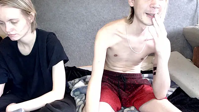 qustci-couple live sex cam