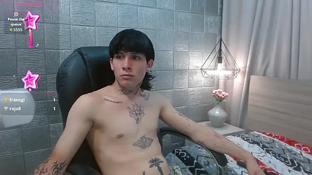 Iantwink18 live sex cam